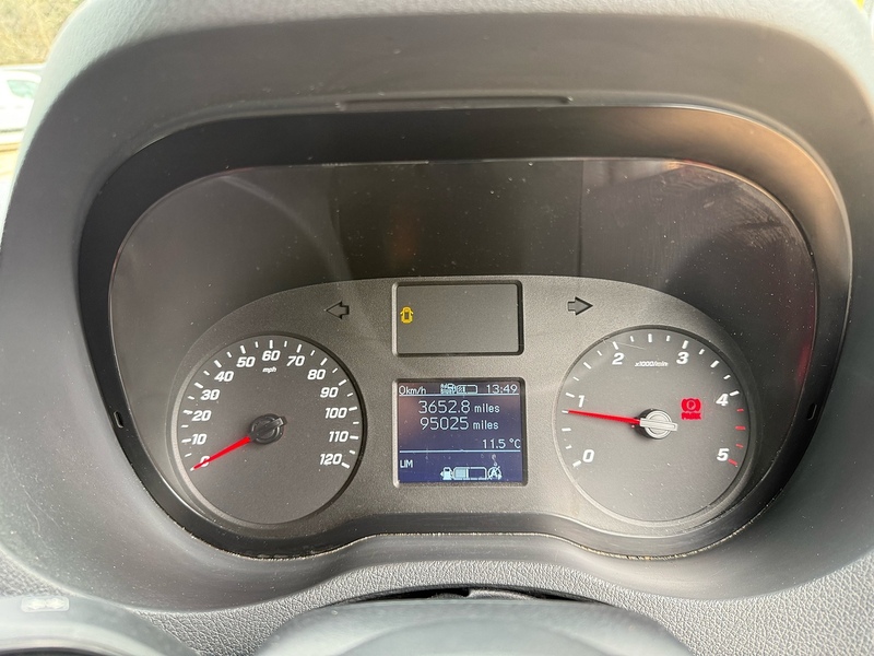 Mercedes-Benz 315 2.0 CDI Progressive L3 LWB PANEL VAN - WHITE