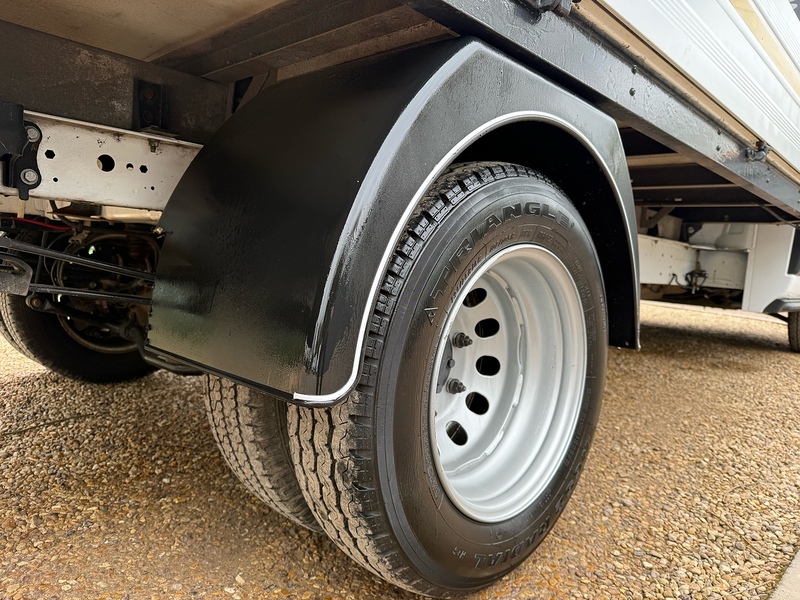 Ford 2.0 350 EcoBlue Leader L4 XLWB DROPSIDE TAIL LIFT - WHITE