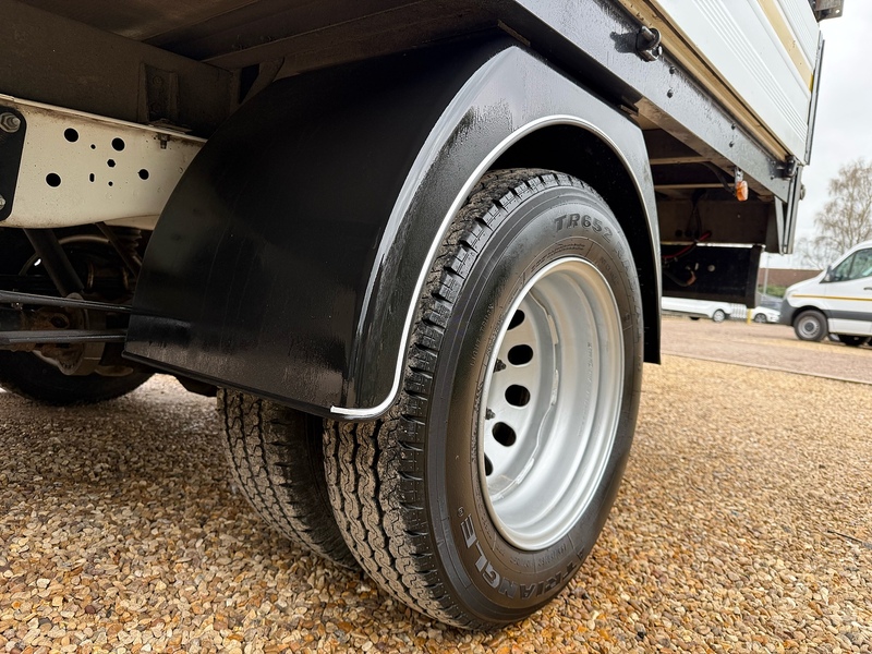 Ford 2.0 350 EcoBlue Leader L4 XLWB DROPSIDE TAIL LIFT - WHITE