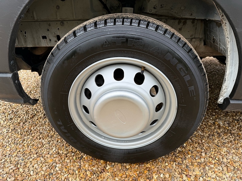 Ford 2.0 350 EcoBlue Leader L4 XLWB DROPSIDE TAIL LIFT - WHITE