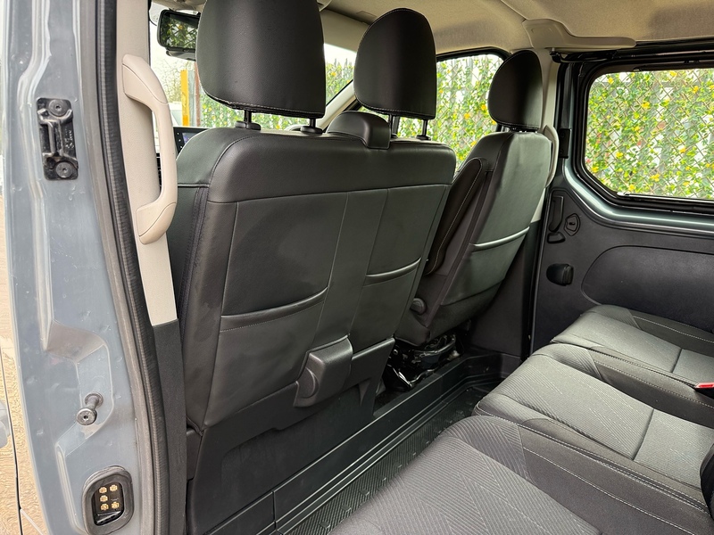 Renault 2.0 dCi Blue LL30 Sport L2 H2 COMBI CREW VAN - 6 SEATS