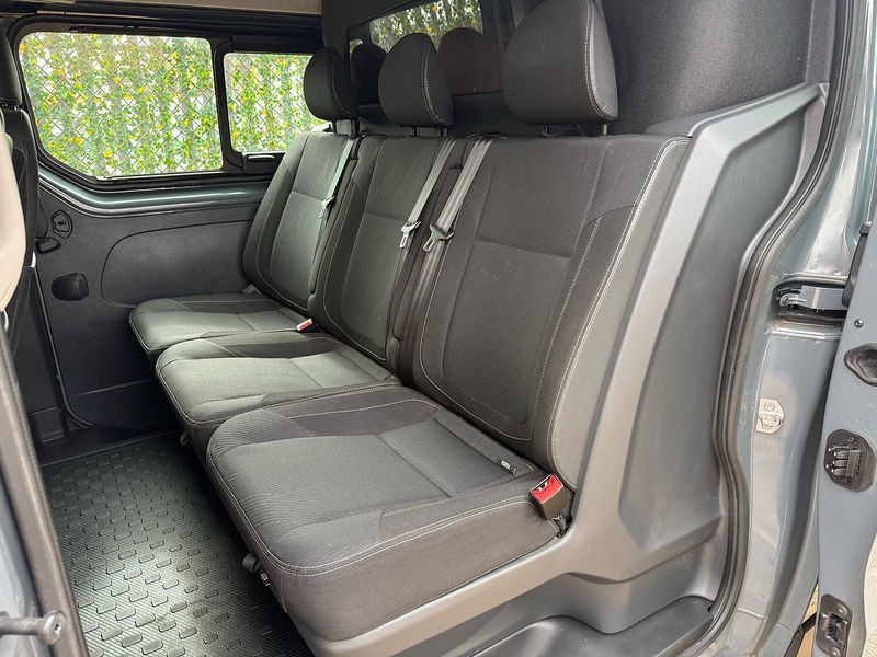Renault 2.0 dCi Blue LL30 Sport L2 H2 COMBI CREW VAN - 6 SEATS
