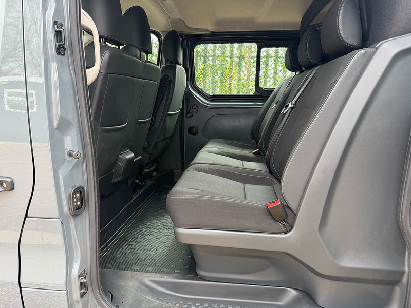 Renault 2.0 dCi Blue LL30 Sport L2 H2 COMBI CREW VAN - 6 SEATS