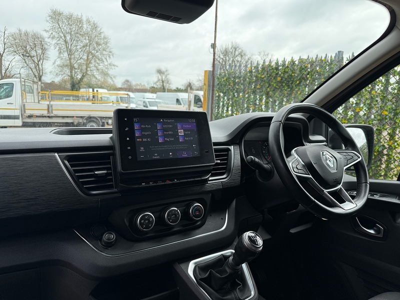 Renault 2.0 dCi Blue LL30 Sport L2 H2 COMBI CREW VAN - 6 SEATS