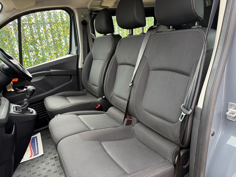 Renault 2.0 dCi Blue LL30 Sport L2 H2 COMBI CREW VAN - 6 SEATS
