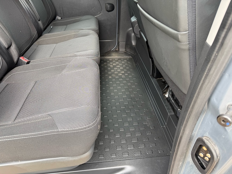 Renault 2.0 dCi Blue LL30 Sport L2 H2 COMBI CREW VAN - 6 SEATS