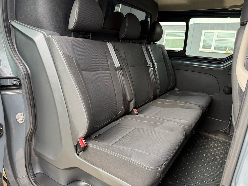 Renault 2.0 dCi Blue LL30 Sport L2 H2 COMBI CREW VAN - 6 SEATS