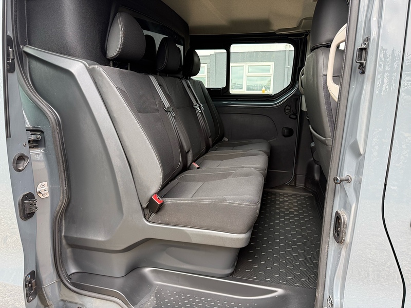 Renault 2.0 dCi Blue LL30 Sport L2 H2 COMBI CREW VAN - 6 SEATS