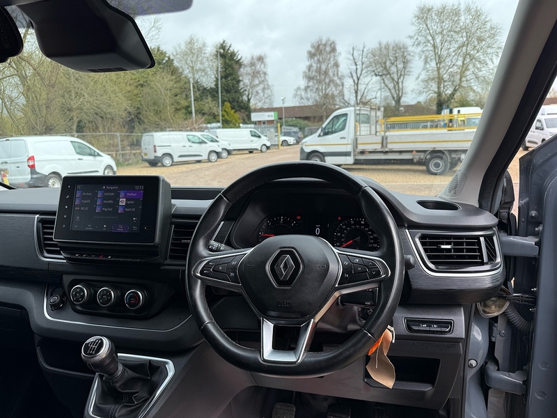 Renault 2.0 dCi Blue LL30 Sport L2 H2 COMBI CREW VAN - 6 SEATS