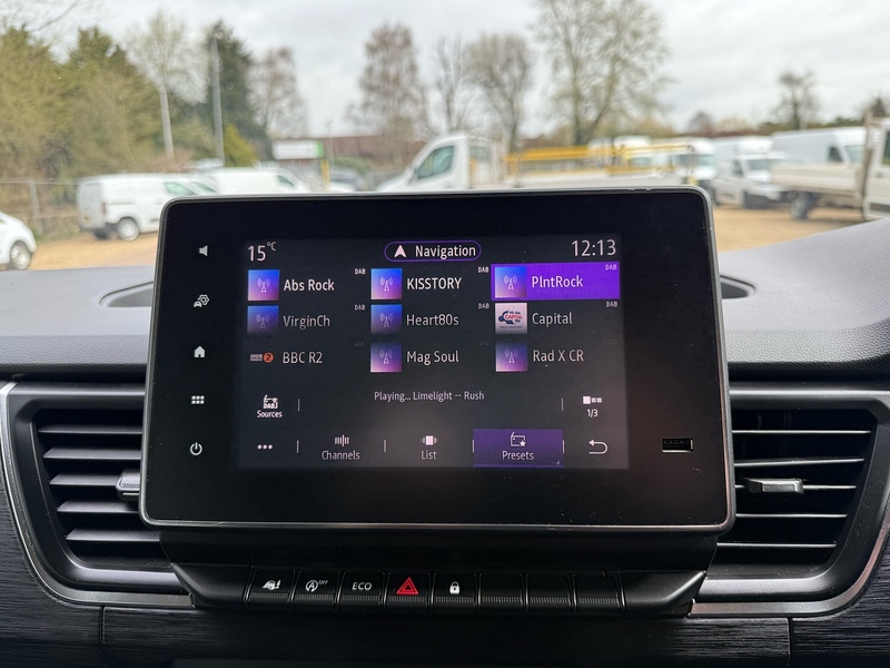 Renault 2.0 dCi Blue LL30 Sport L2 H2 COMBI CREW VAN - 6 SEATS