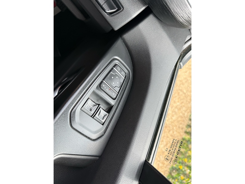 Renault 2.0 dCi Blue LL30 Sport L2 H2 COMBI CREW VAN - 6 SEATS