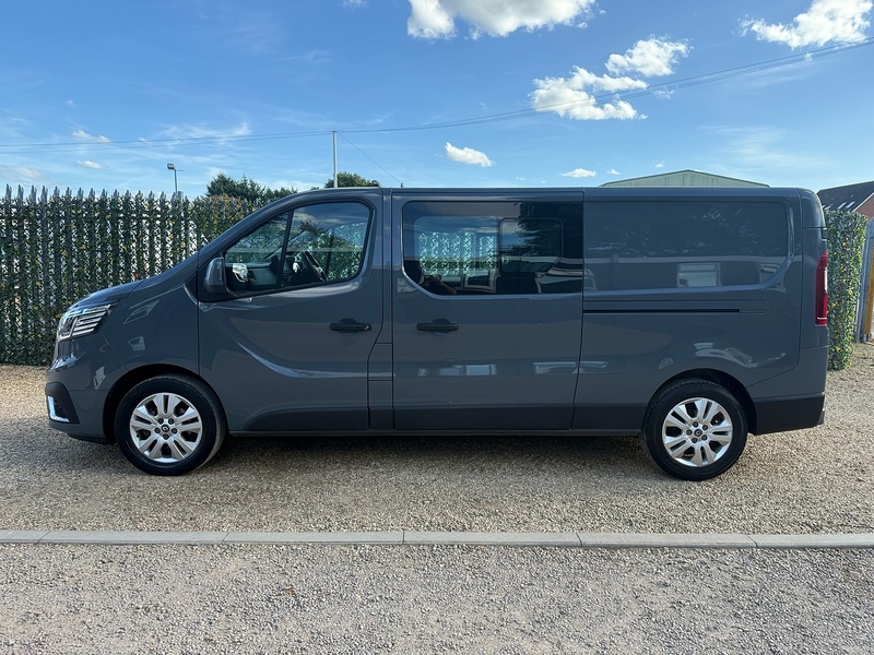Renault 2.0 dCi Blue LL30 Sport L2 H2 COMBI CREW VAN - 6 SEATS