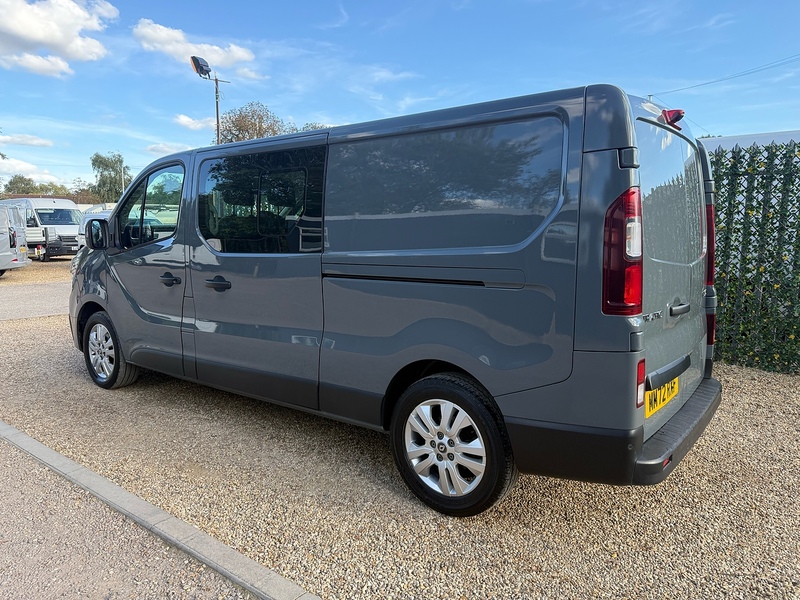 Renault 2.0 dCi Blue LL30 Sport L2 H2 COMBI CREW VAN - 6 SEATS