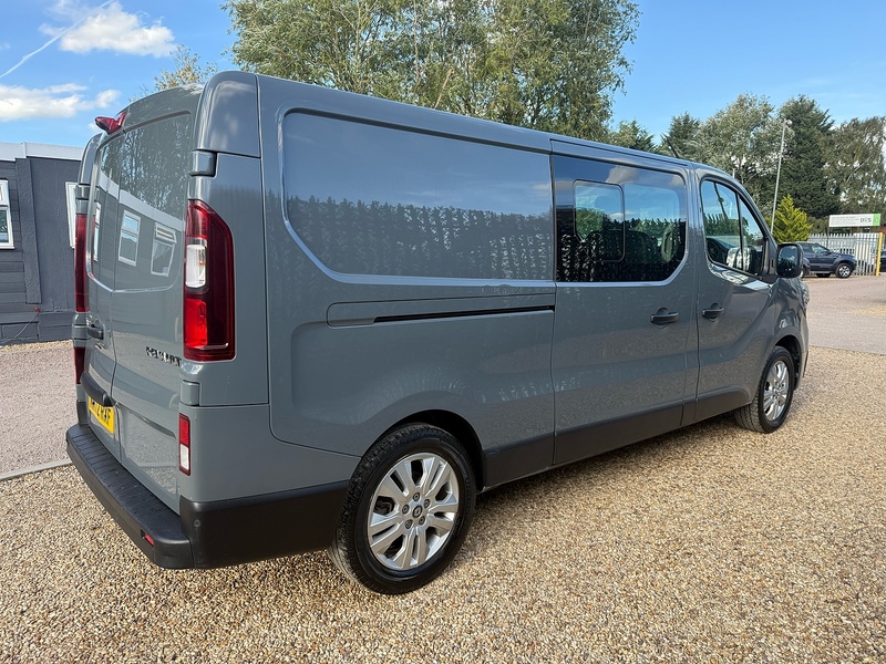 Renault 2.0 dCi Blue LL30 Sport L2 H2 COMBI CREW VAN - 6 SEATS