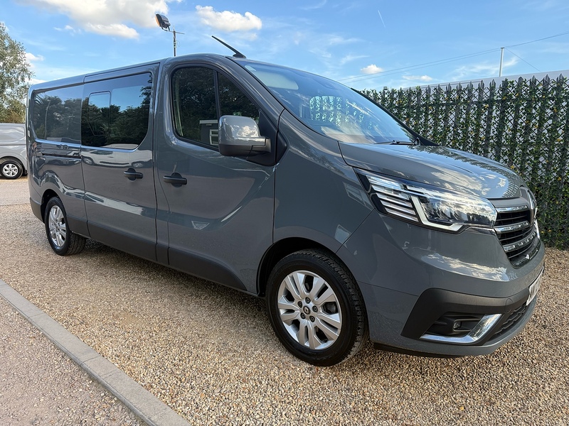 Renault 2.0 dCi Blue LL30 Sport L2 H2 COMBI CREW VAN - 6 SEATS