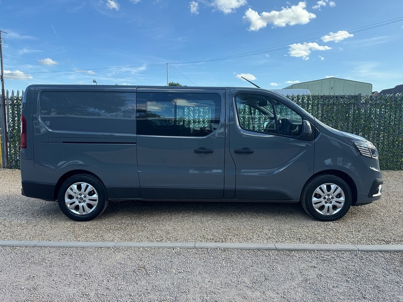 Renault 2.0 dCi Blue LL30 Sport L2 H2 COMBI CREW VAN - 6 SEATS