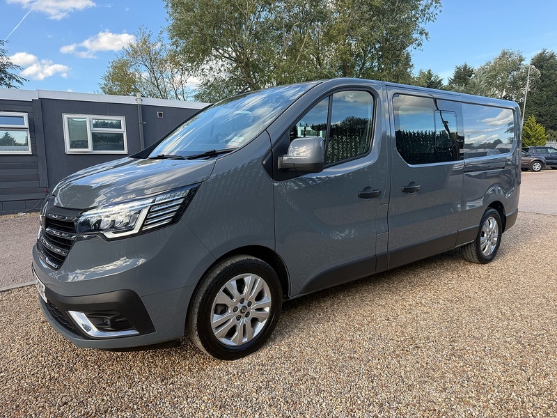 Renault 2.0 dCi Blue LL30 Sport L2 H2 COMBI CREW VAN - 6 SEATS