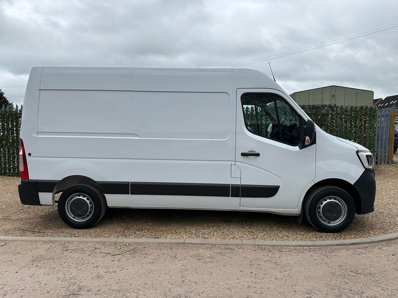 Renault dCi 35 Business 2.3 L2 H2 MWB PANEL VAN - WHITE