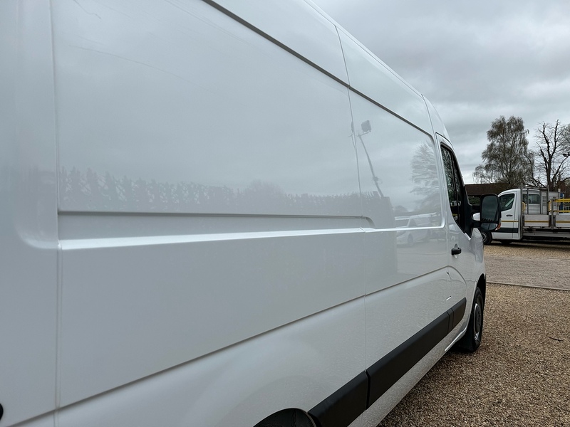 Renault dCi 35 Business 2.3 L2 H2 MWB PANEL VAN - WHITE