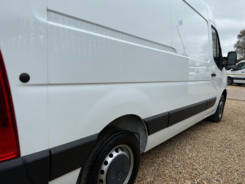 Renault dCi 35 Business 2.3 L2 H2 MWB PANEL VAN - WHITE