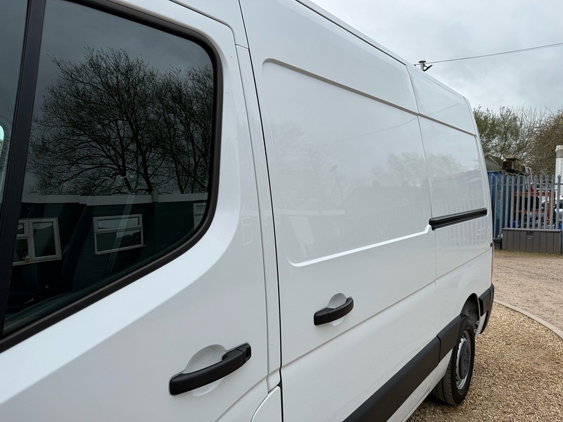 Renault dCi 35 Business 2.3 L2 H2 MWB PANEL VAN - WHITE