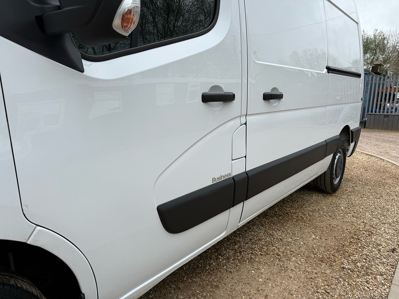 Renault dCi 35 Business 2.3 L2 H2 MWB PANEL VAN - WHITE