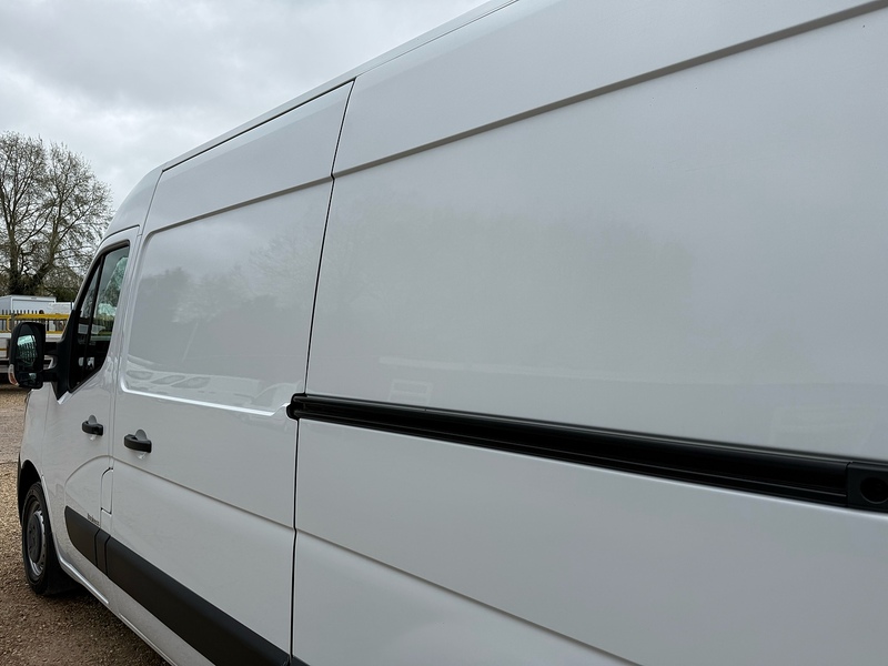 Renault dCi 35 Business 2.3 L2 H2 MWB PANEL VAN - WHITE