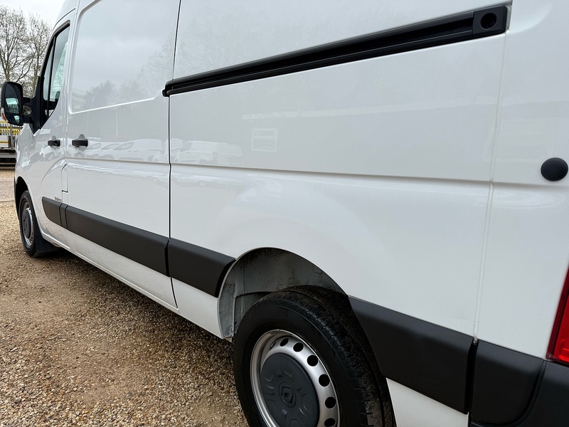 Renault dCi 35 Business 2.3 L2 H2 MWB PANEL VAN - WHITE