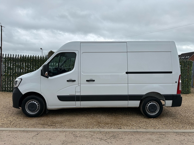 Renault dCi 35 Business 2.3 L2 H2 MWB PANEL VAN - WHITE