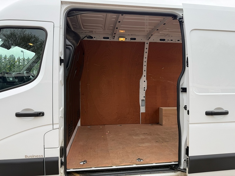 Renault dCi 35 Business 2.3 L2 H2 MWB PANEL VAN - WHITE