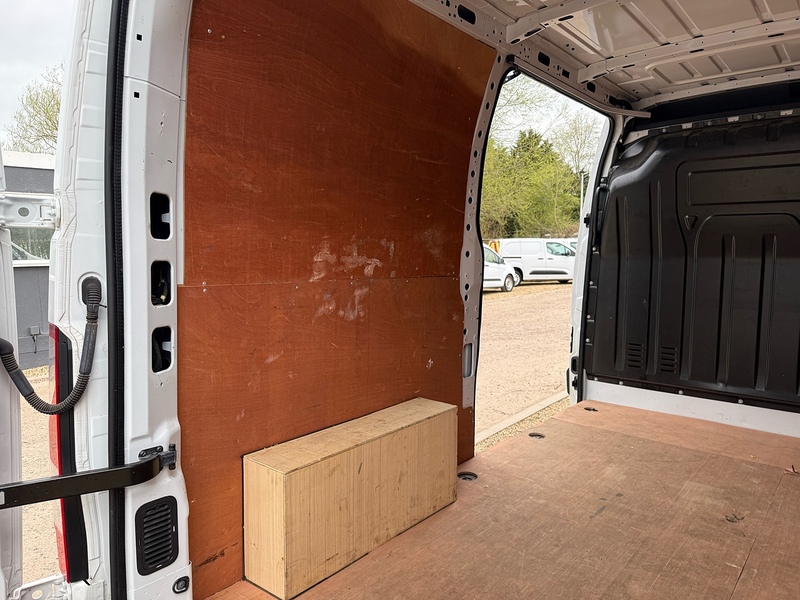 Renault dCi 35 Business 2.3 L2 H2 MWB PANEL VAN - WHITE
