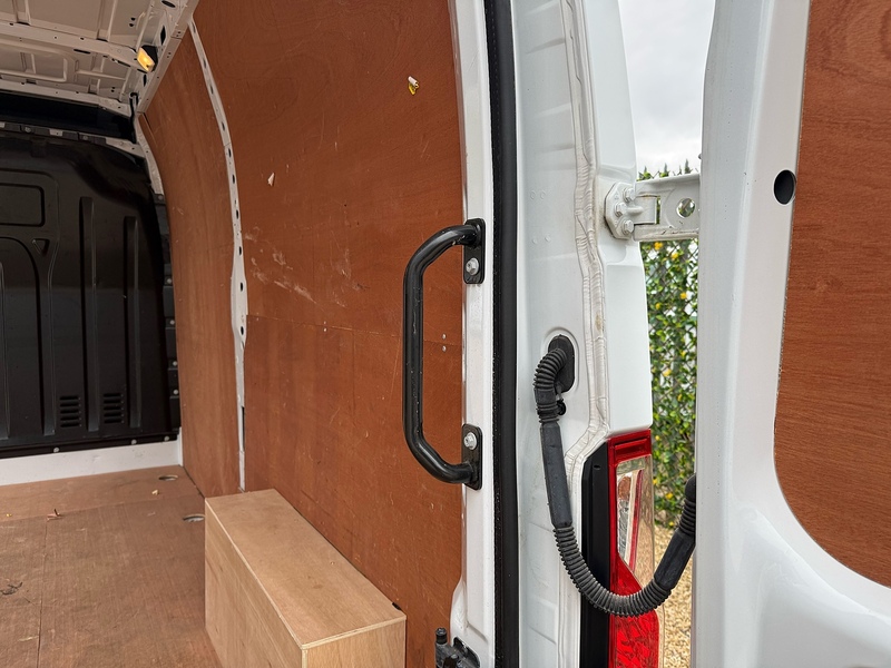 Renault dCi 35 Business 2.3 L2 H2 MWB PANEL VAN - WHITE