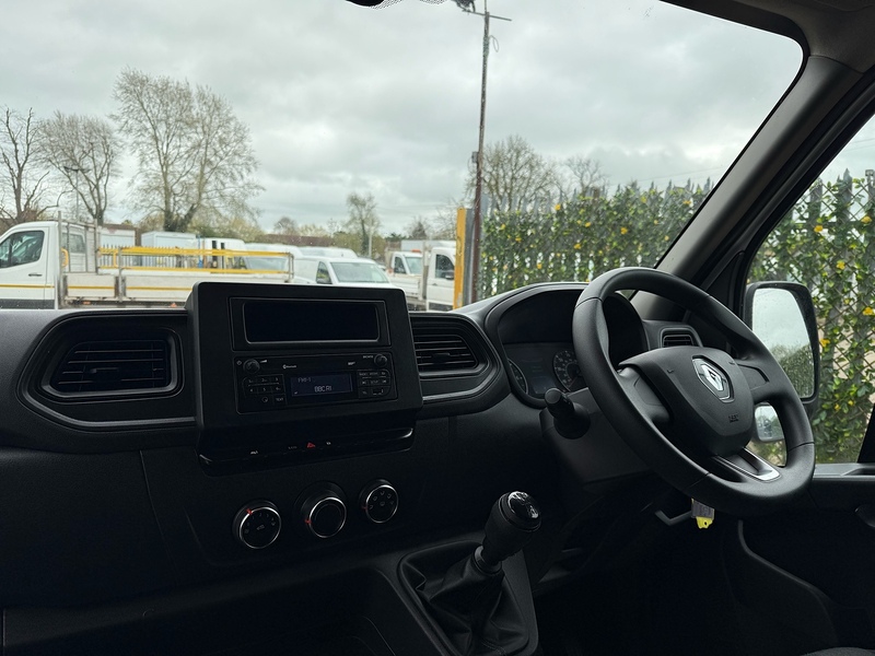 Renault dCi 35 Business 2.3 L2 H2 MWB PANEL VAN - WHITE