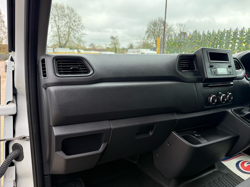 Renault dCi 35 Business 2.3 L2 H2 MWB PANEL VAN - WHITE