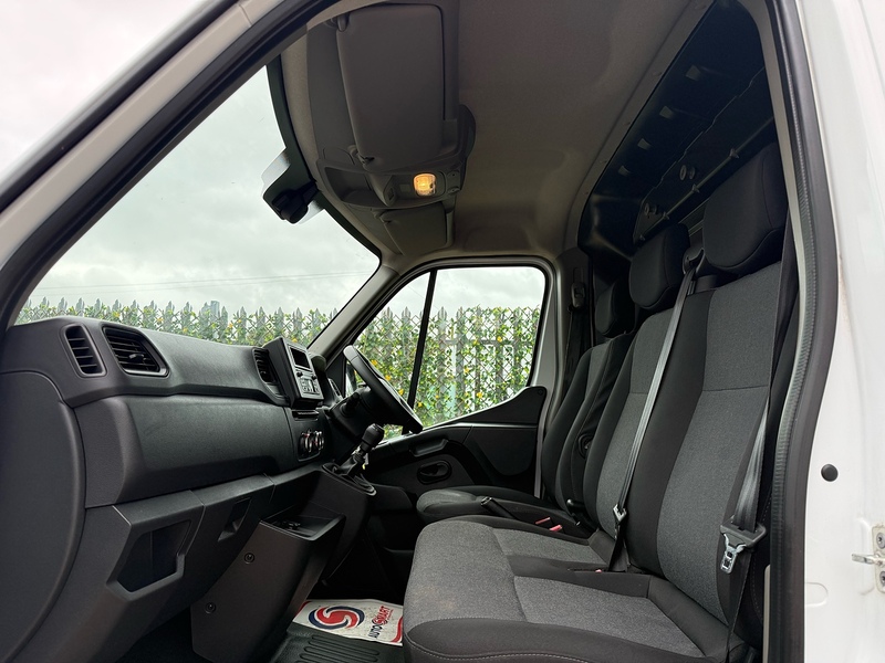Renault dCi 35 Business 2.3 L2 H2 MWB PANEL VAN - WHITE