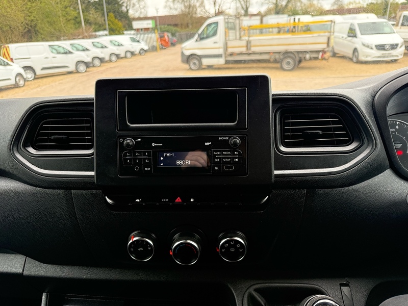 Renault dCi 35 Business 2.3 L2 H2 MWB PANEL VAN - WHITE
