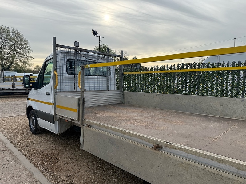 Mercedes-Benz 315 CDI Progressive Dropside Taillift  2.0 2dr Manual Diesel L3 LWB 2.0 2dr Dropside Taillift Manual Diesel