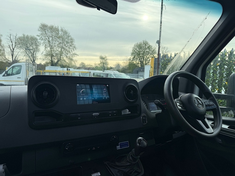 Mercedes-Benz 315 CDI Progressive Dropside Taillift  2.0 2dr Manual Diesel L3 LWB 2.0 2dr Dropside Taillift Manual Diesel