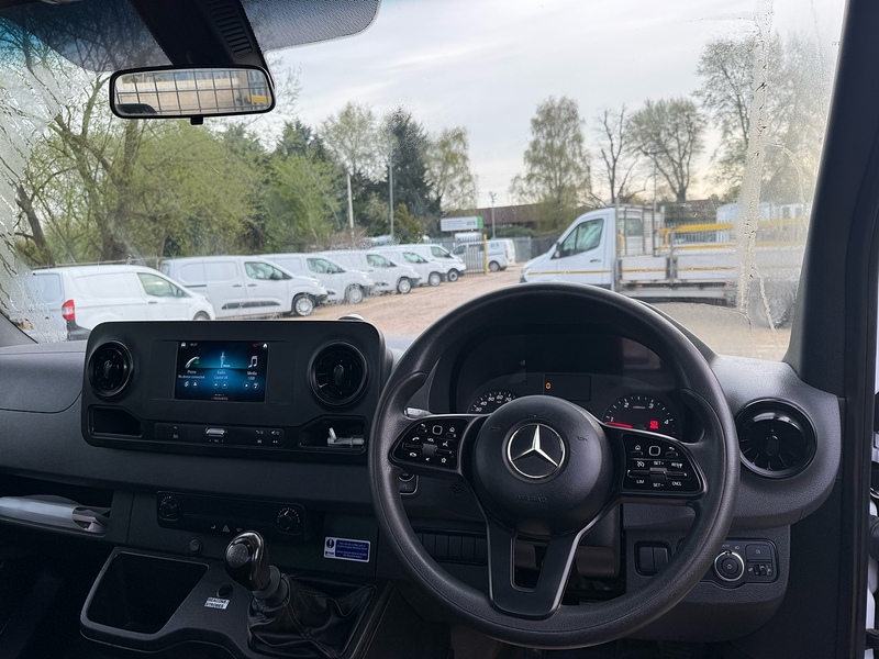 Mercedes-Benz 315 CDI Progressive Dropside Taillift  2.0 2dr Manual Diesel L3 LWB 2.0 2dr Dropside Taillift Manual Diesel