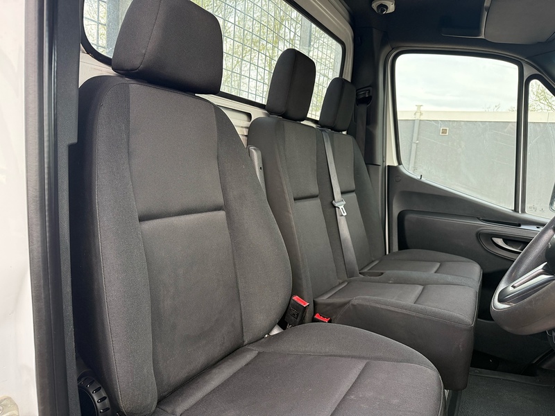 Mercedes-Benz 315 CDI Progressive Dropside Taillift  2.0 2dr Manual Diesel L3 LWB 2.0 2dr Dropside Taillift Manual Diesel