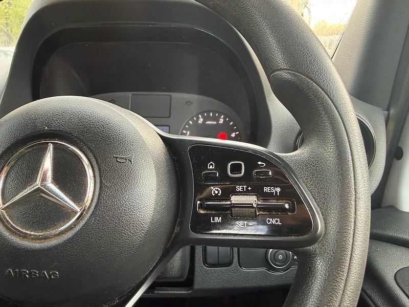 Mercedes-Benz 315 CDI Progressive Dropside Taillift  2.0 2dr Manual Diesel L3 LWB 2.0 2dr Dropside Taillift Manual Diesel