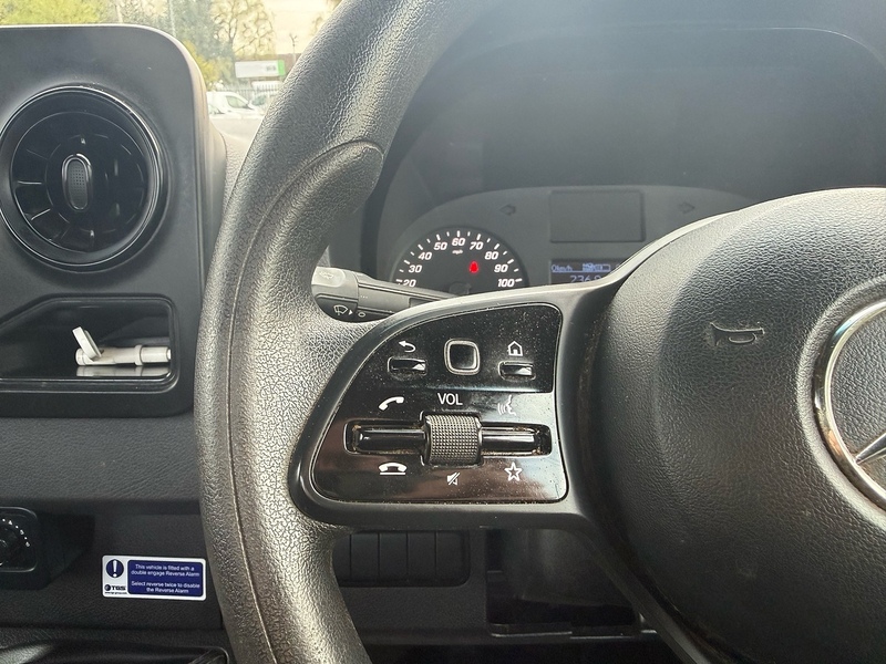 Mercedes-Benz 315 CDI Progressive Dropside Taillift  2.0 2dr Manual Diesel L3 LWB 2.0 2dr Dropside Taillift Manual Diesel