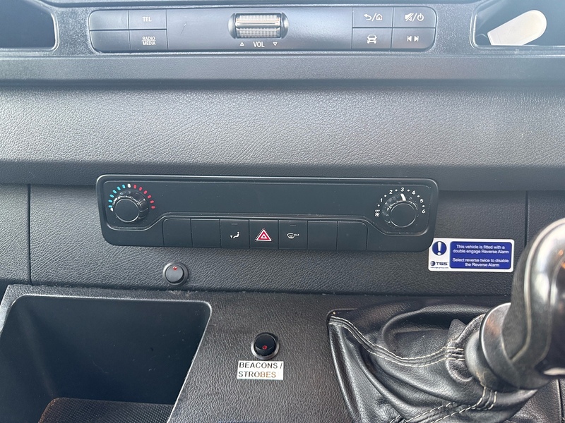 Mercedes-Benz 315 CDI Progressive Dropside Taillift  2.0 2dr Manual Diesel L3 LWB 2.0 2dr Dropside Taillift Manual Diesel