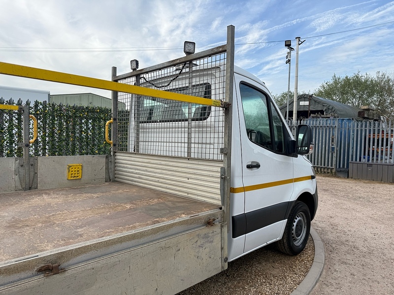 Mercedes-Benz 315 CDI Progressive Dropside Taillift  2.0 2dr Manual Diesel L3 LWB 2.0 2dr Dropside Taillift Manual Diesel