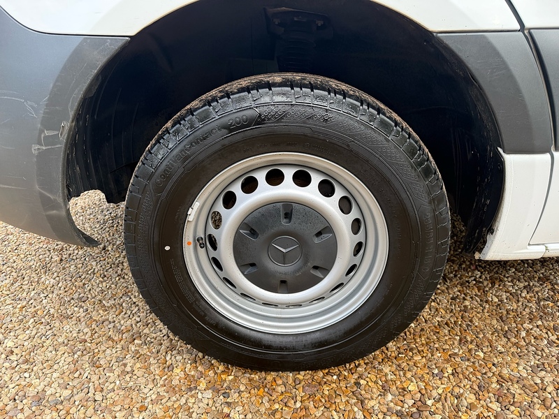 Mercedes-Benz 315 CDI Progressive Dropside Taillift  2.0 2dr Manual Diesel L3 LWB 2.0 2dr Dropside Taillift Manual Diesel