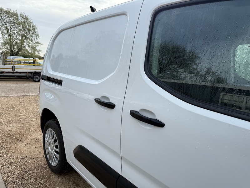 Toyota 1.5 BlueHDi Icon L1 H1 SWB PANEL VAN - WHITE