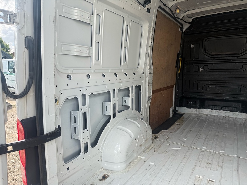 Volkswagen 2.0 TDi CR30 Startline L2 H3 MWB PANEL VAN - WHITE 2.0 5dr Panel Van Manual Diesel