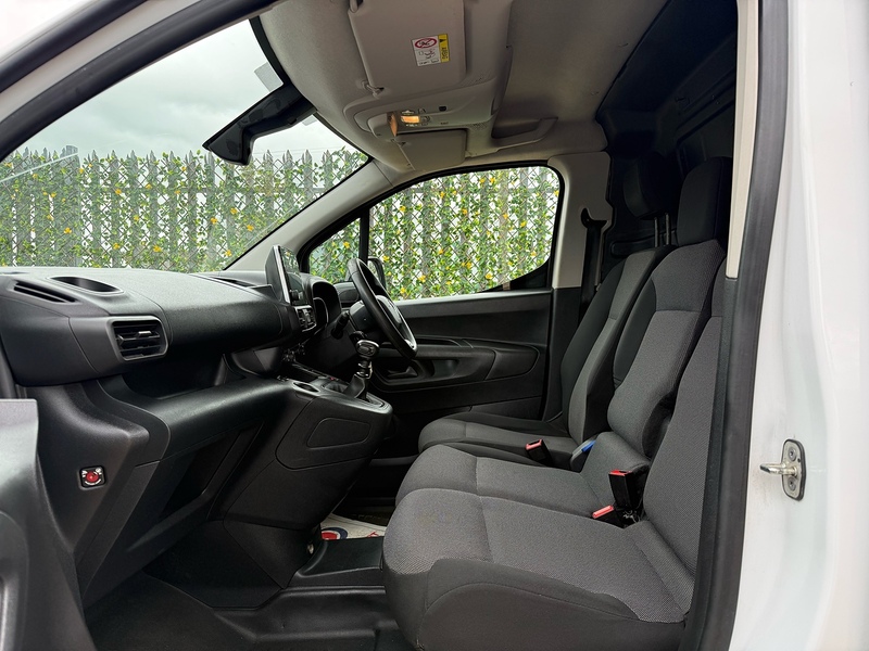 Toyota 1.5 BlueHDi Icon L1 H1 SWB PANEL VAN - WHITE