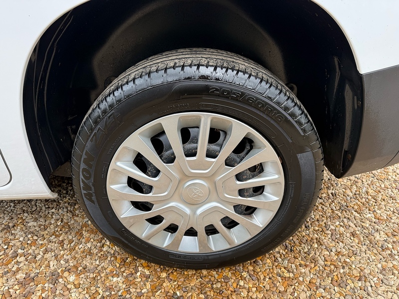 Toyota 1.5 BlueHDi Icon L1 H1 SWB PANEL VAN - WHITE