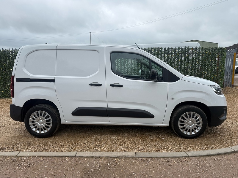 Toyota 1.5 BlueHDi Icon L1 H1 SWB PANEL VAN - WHITE